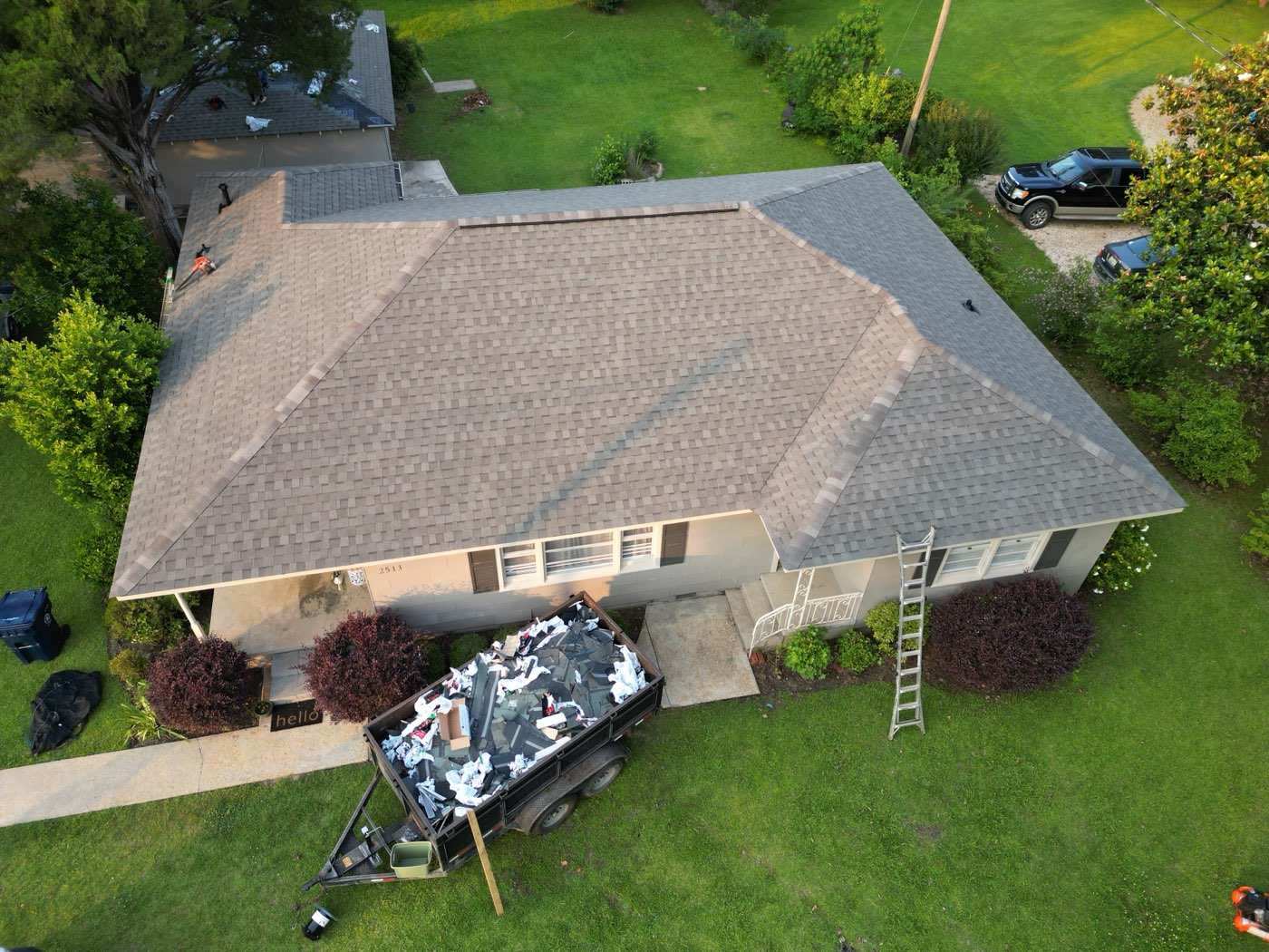 Finished roof with TAMKO Weathered Wood shingles by Craftsman Roofing